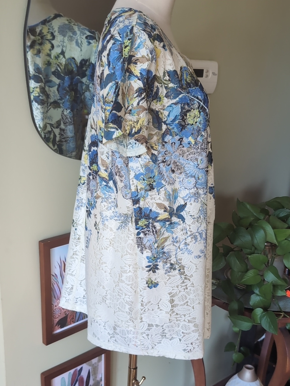 One World Women's Size Medium Lace Overlay Floral Top - Picture 5 of 14